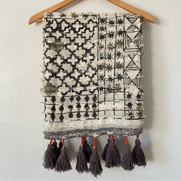 Urban Outfitters Textured Tapestry With Tassels - Picture 2 of 11